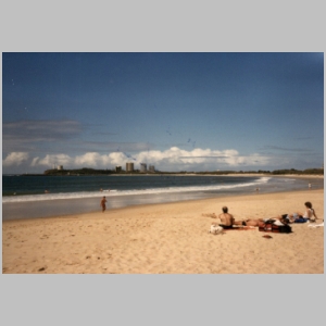 1988-08 - Australia Tour 115 - Moolooloba Beach.jpg